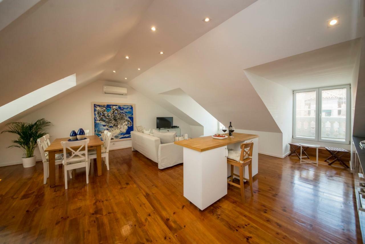 Apartamento A Captivating Close To River Tagus In *